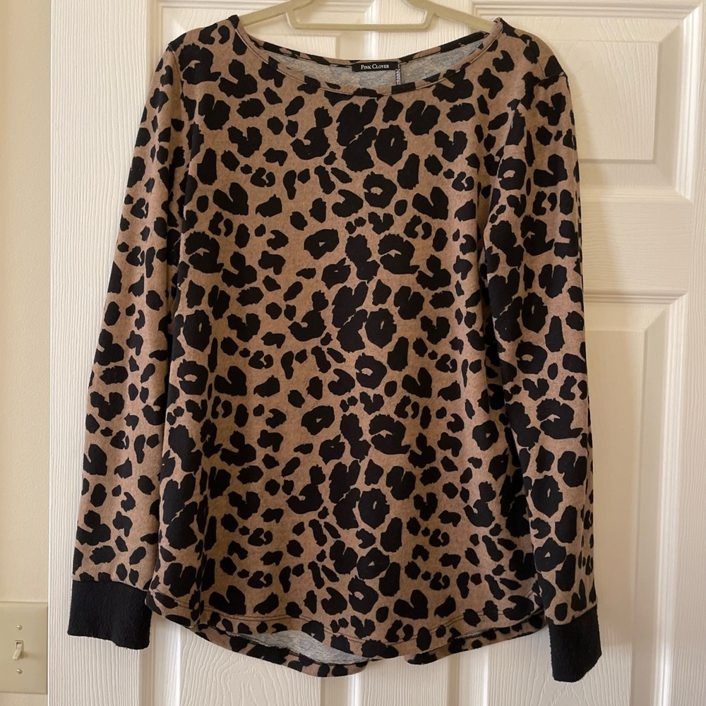 Pink Clover Stitch Fix sweater.  Size Medium